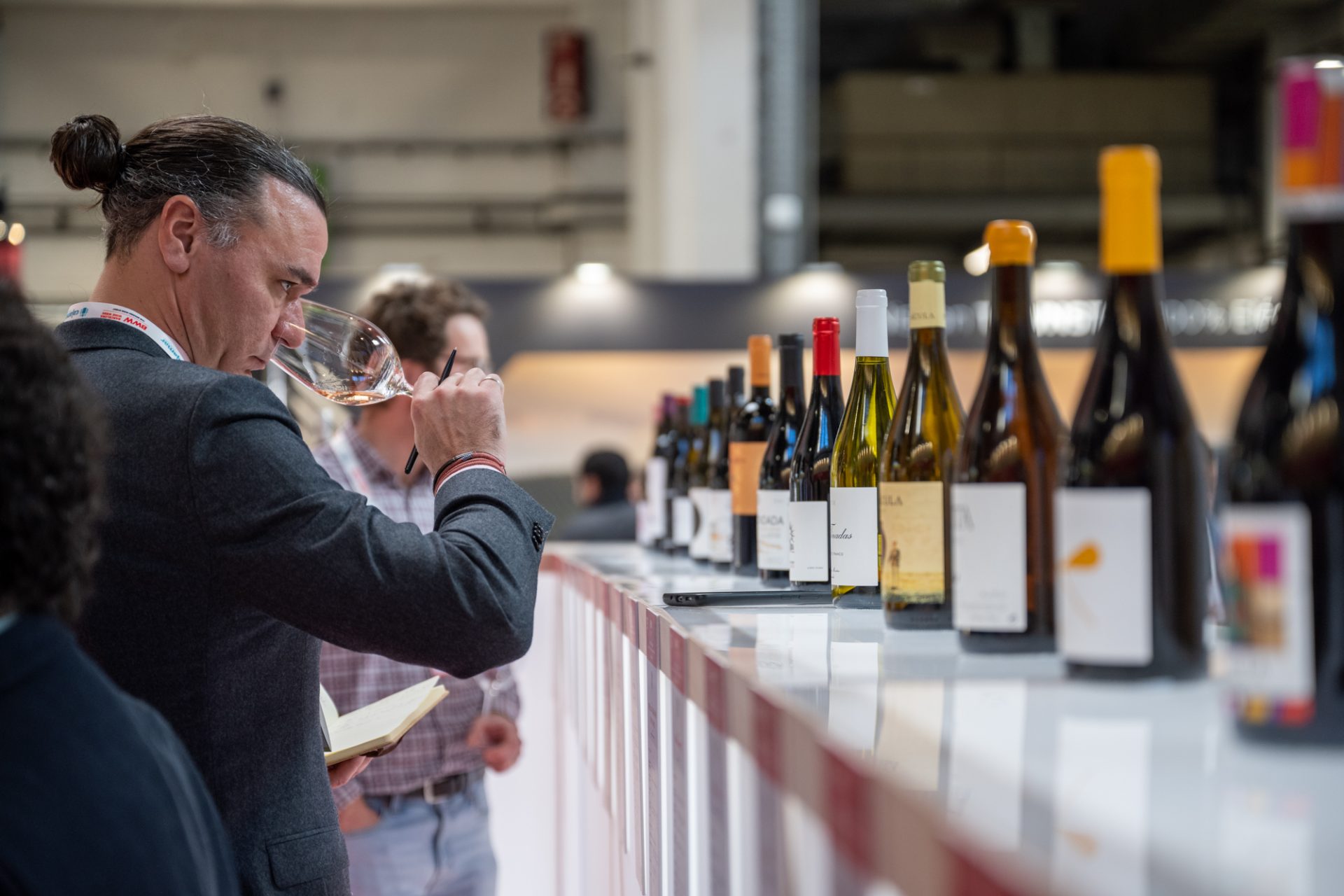 Descubre como la crianza de vinos en arcilla piedra y