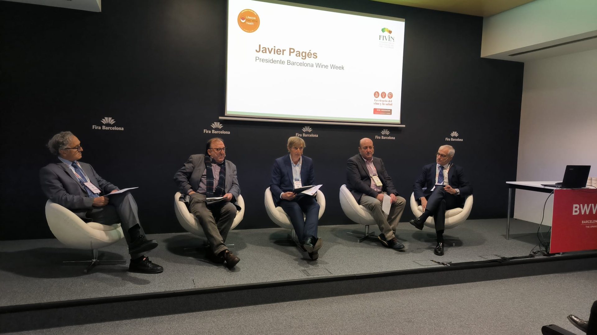 Impacto positivo del consumo moderado de vino en marcadores de