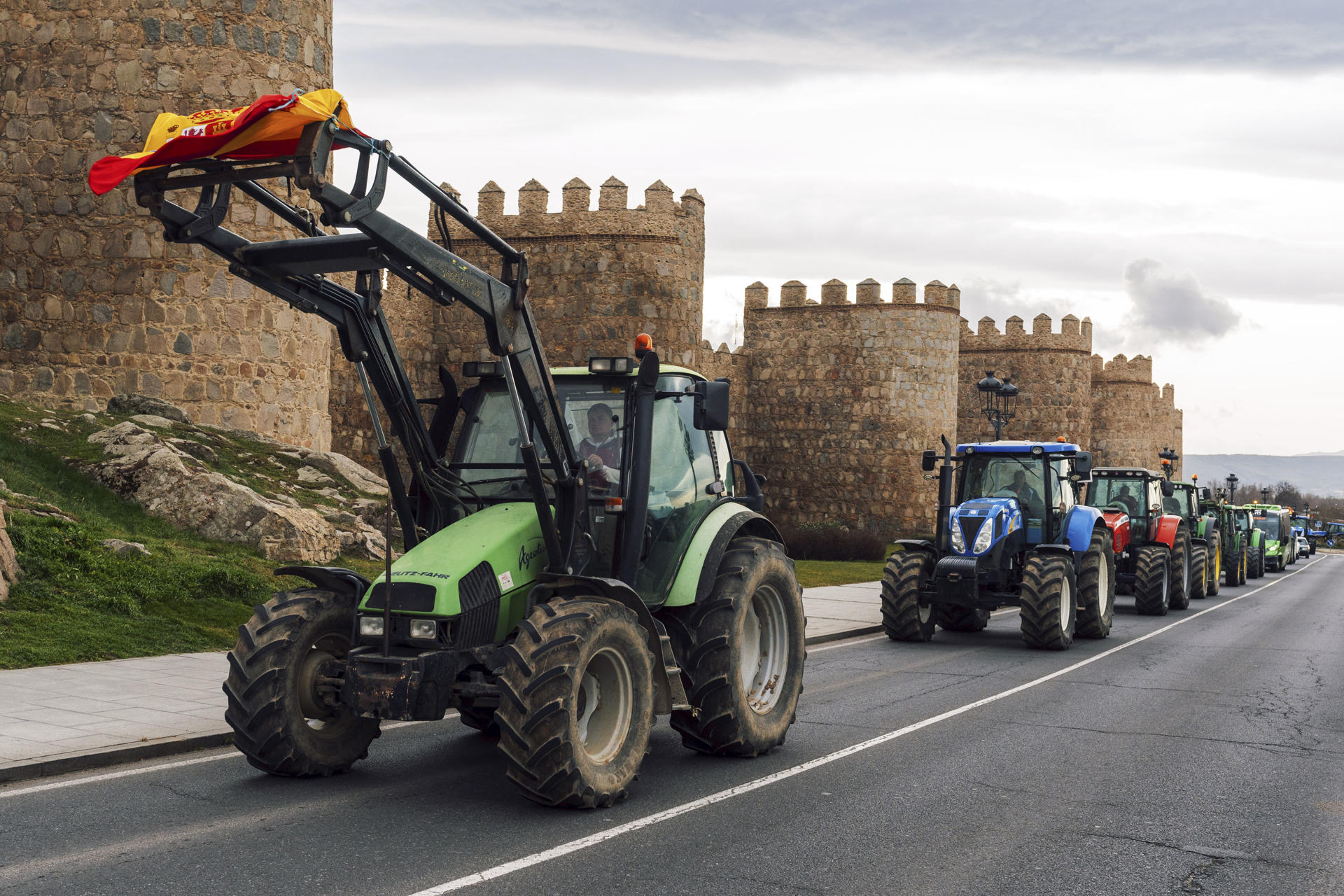 Organizaciones agrarias anuncian 40 tractoradas para febrero