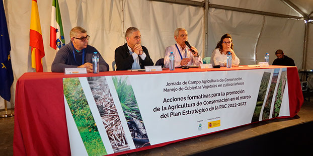 Asistencia masiva a la conferencia sobre cubiertas vegetales en olivar