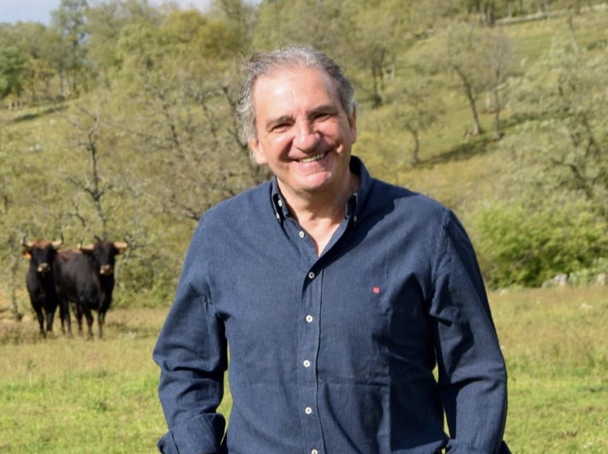 Criadores de toros enfrentan alza de precios y desafios para