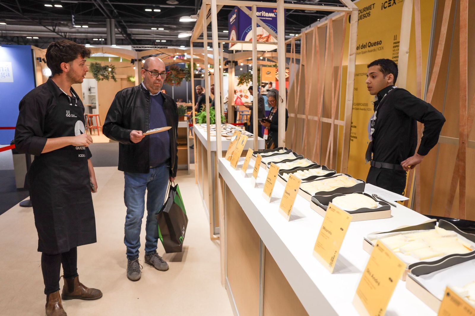 Explorando el vinculo entre literatura y gastronomia en el Salon