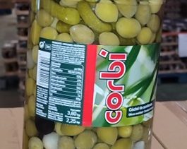 Descubren ingredientes no comestibles en botes de encurtidos Corbi consumidores