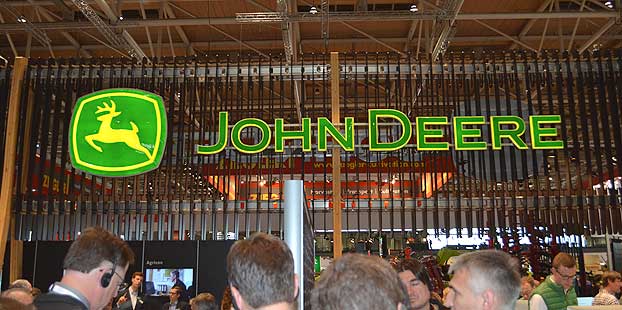 John Deere cierra semestre fiscal con ganancias impresionantes alcanza los