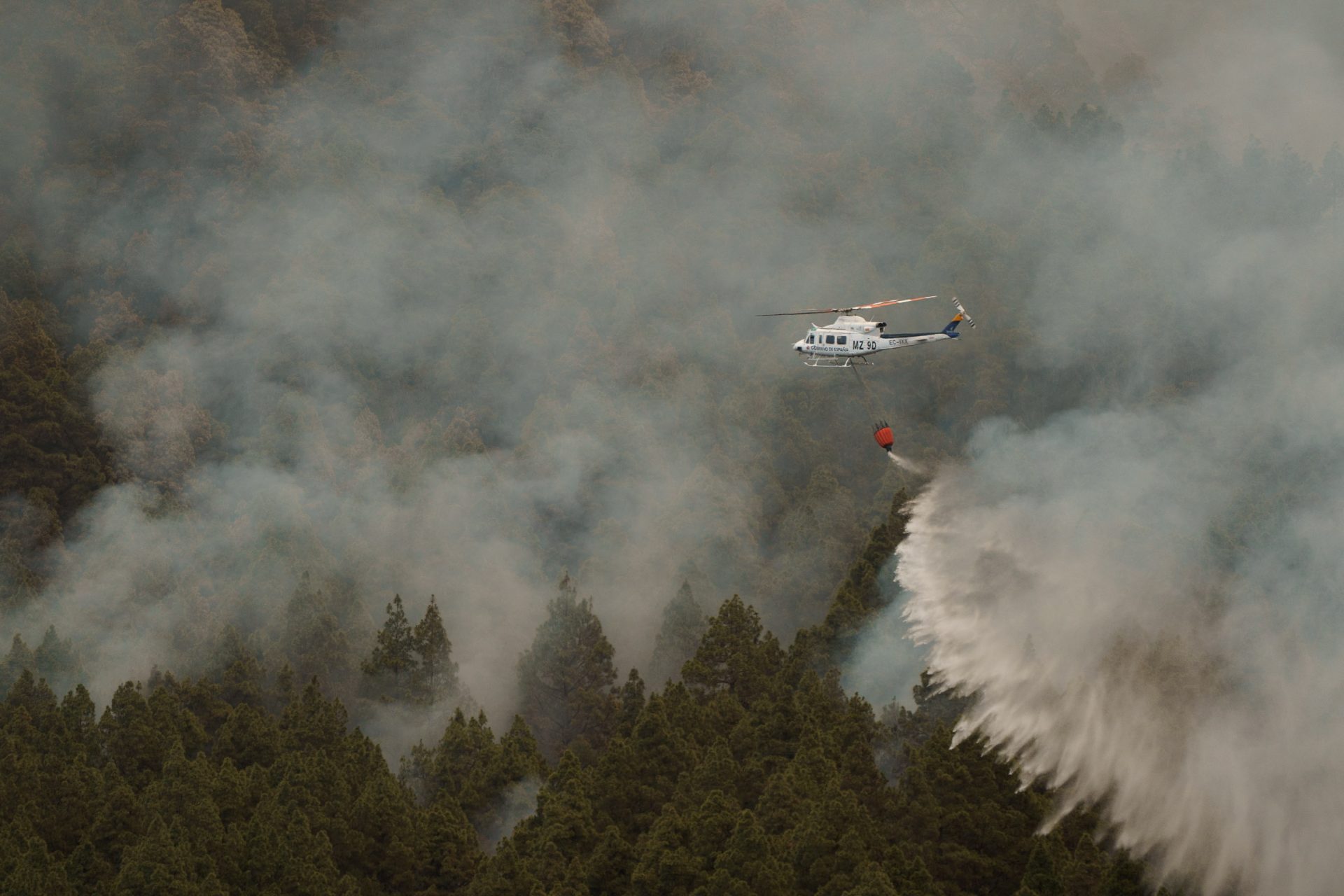 Tecnologia avanzada en la lucha contra incendios drones sensores y