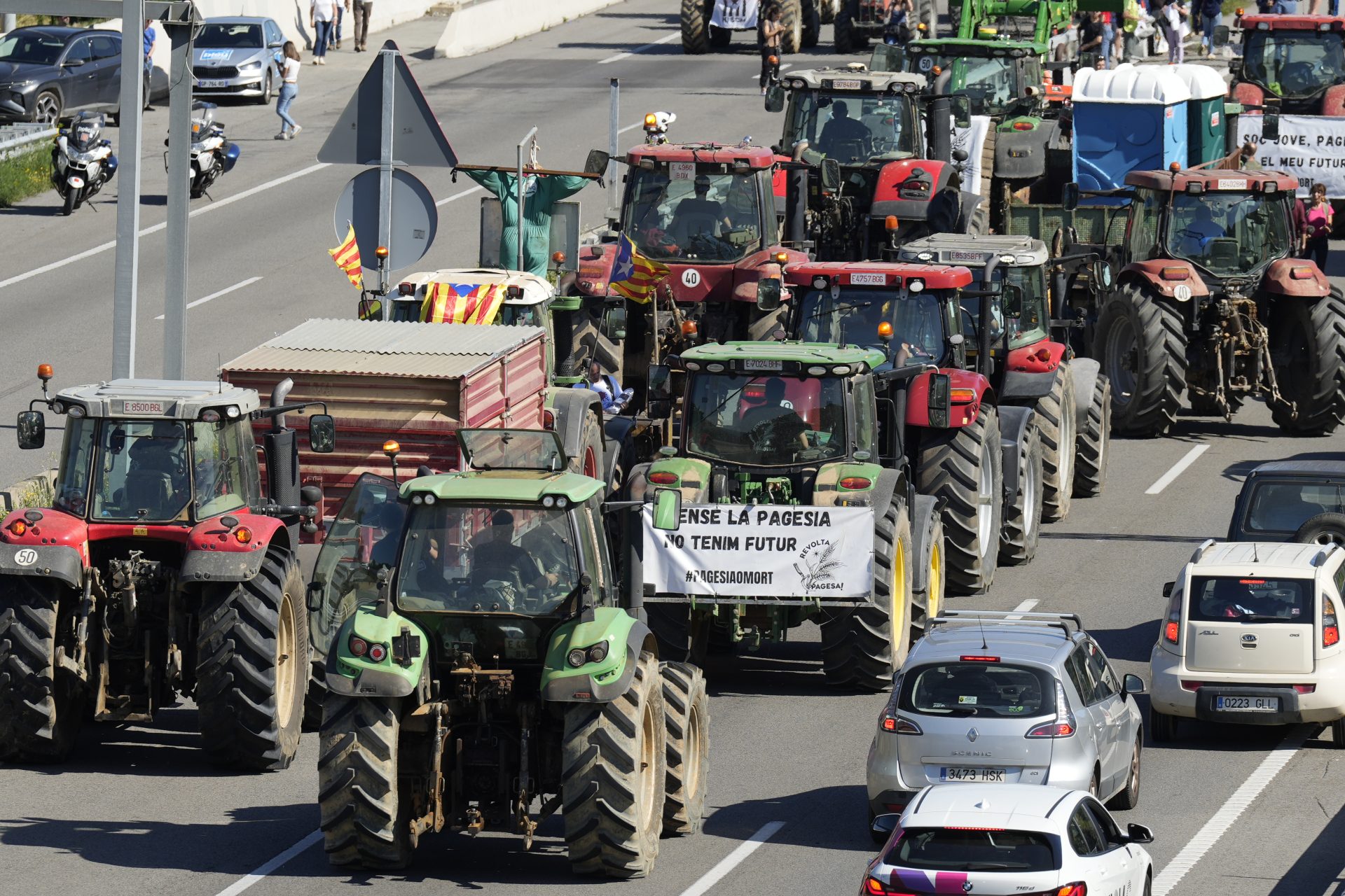 Protesta agraria en la frontera muestra fuerza y bloquea los