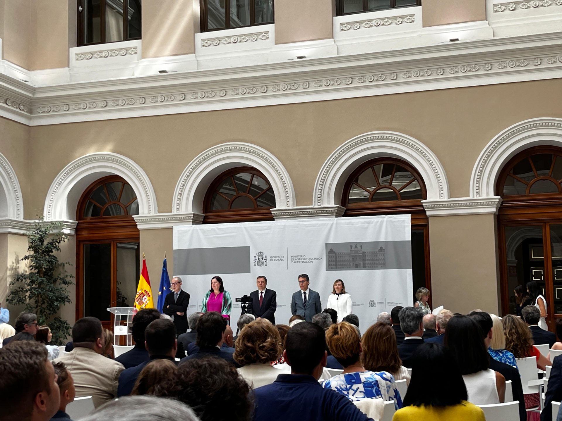 28 personas y entidades de sector agroalimentario reciben condecoracion al