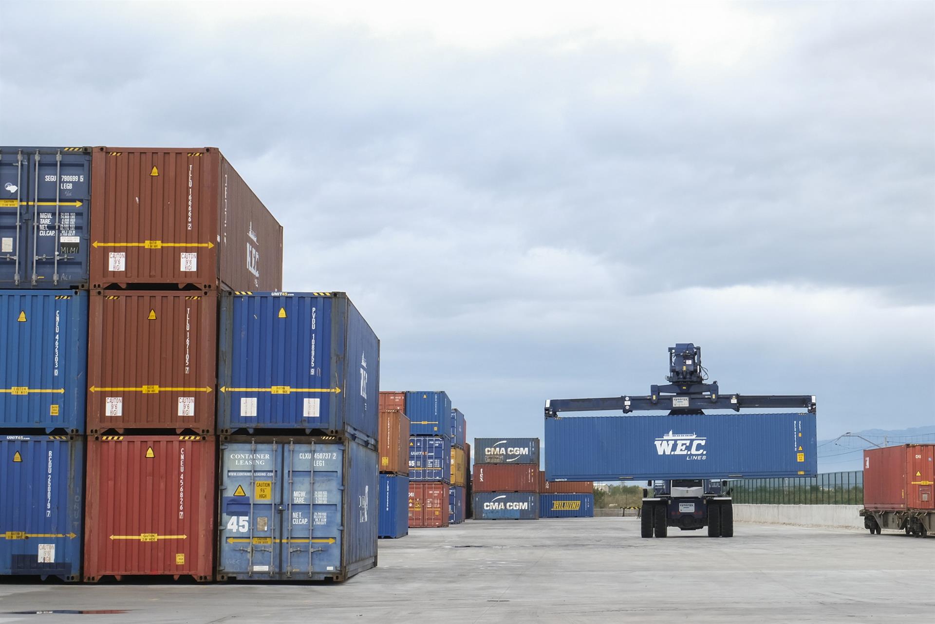 Desplome del superavit agroalimentario de la UE en abril cae