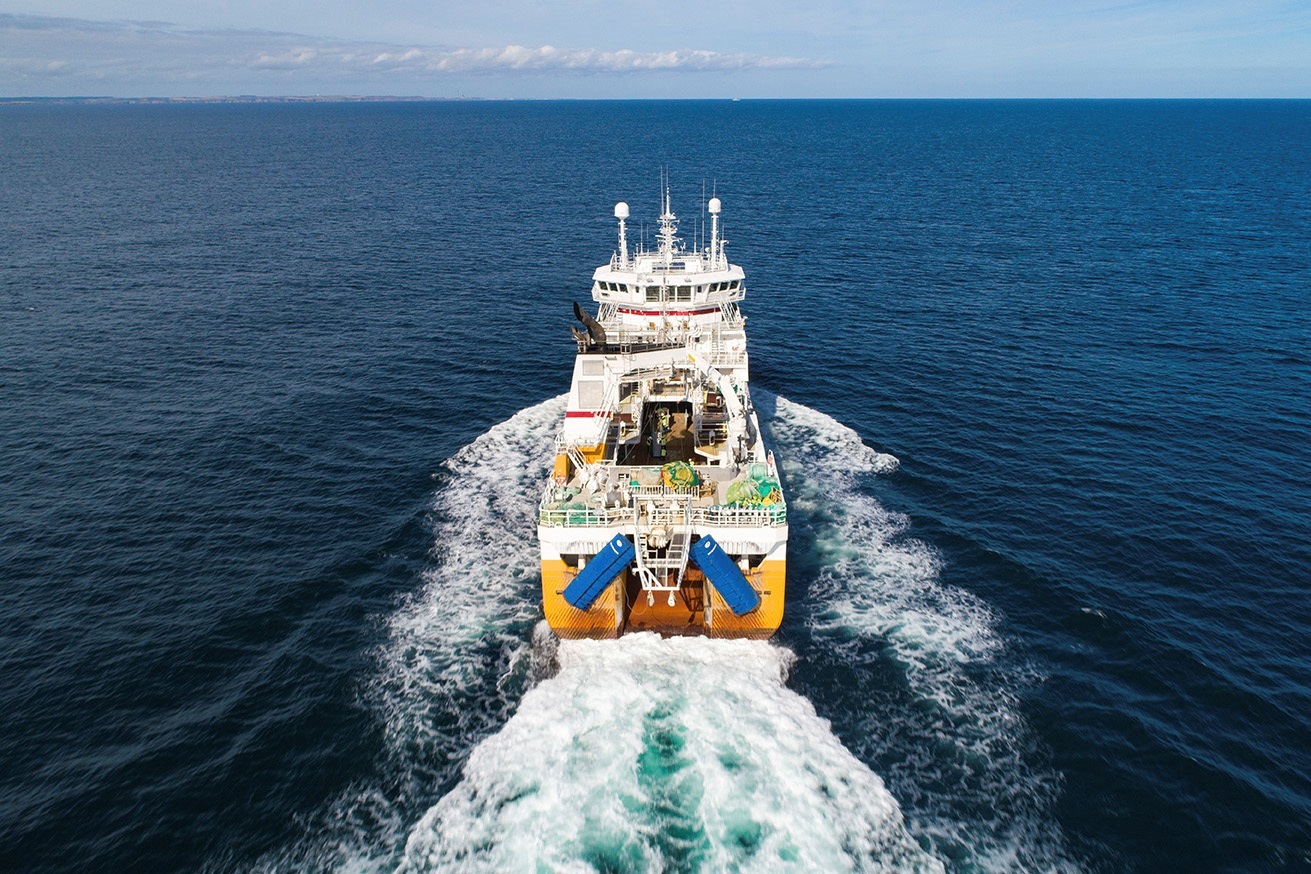 Comision Europea plantea limitacion de pesca a arrastreros y palangreros