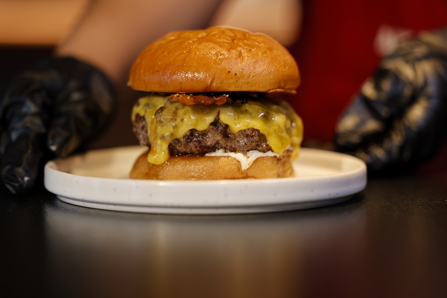 Descubre la singular hamburguesa de vaca rubia gallega galardonada como