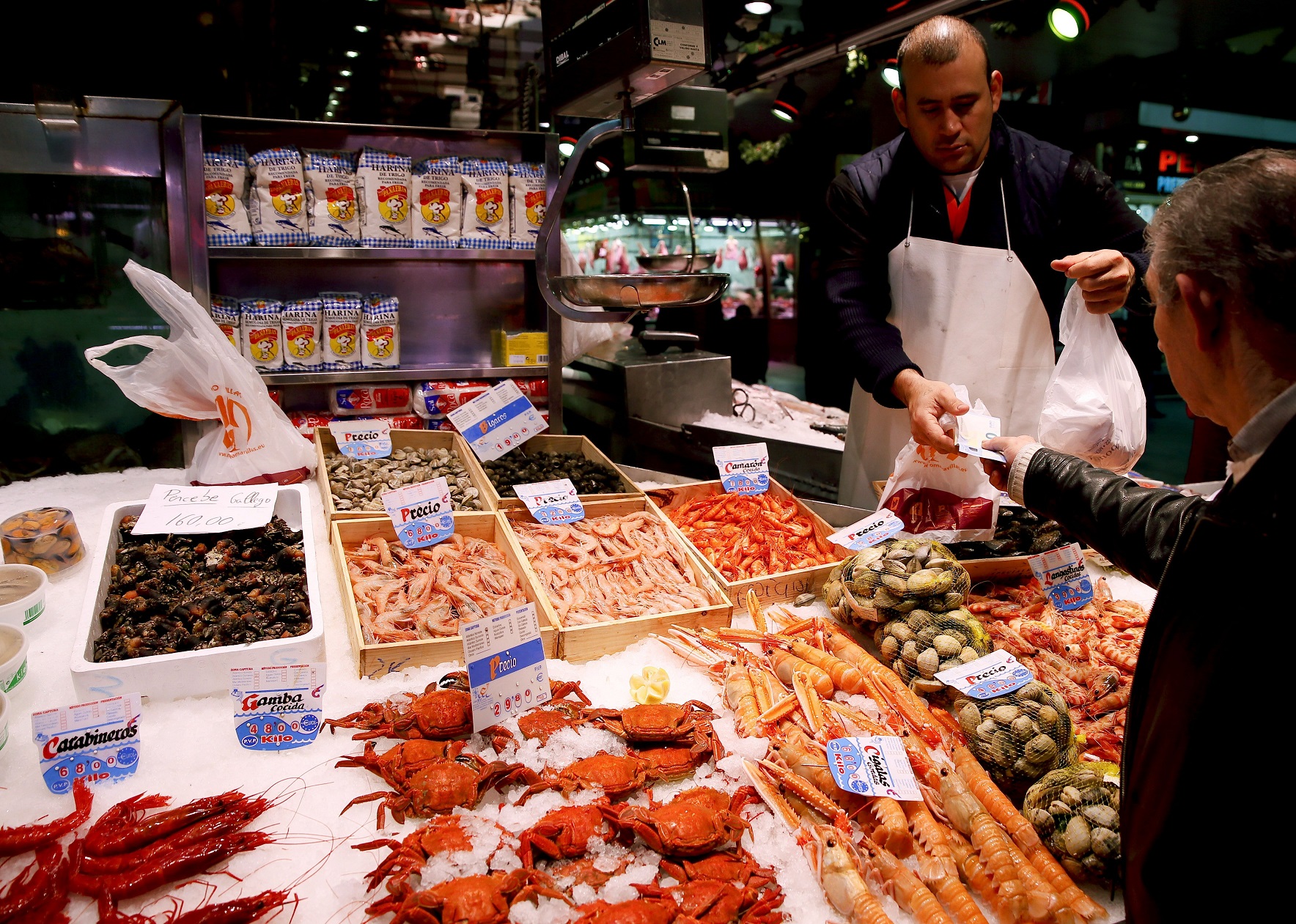 El 60 de empresas de gran consumo anticipan campana navidena