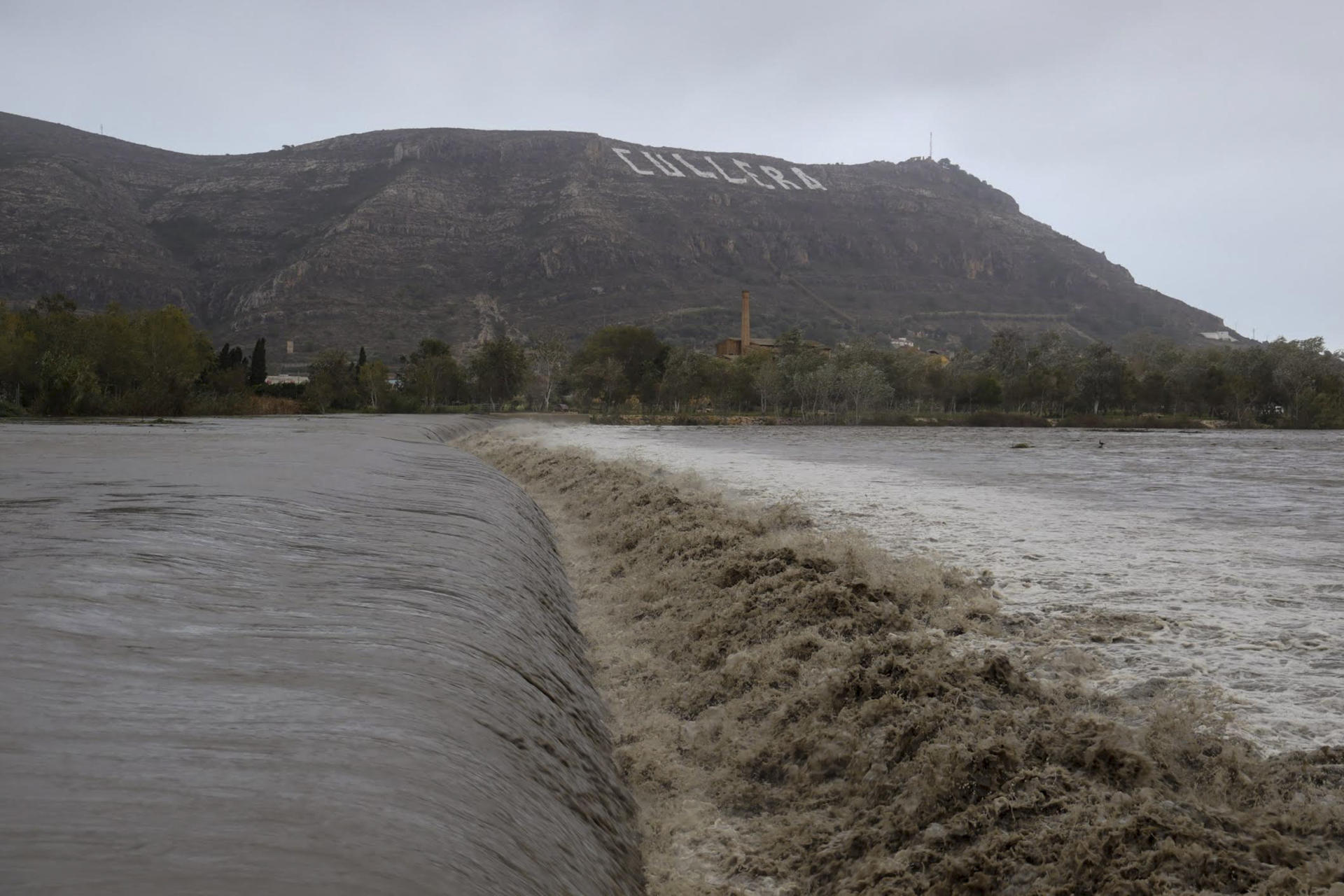 Nuevas tormentas se suman a la devastación de la peor dana del siglo que ya cobra 51 vidas