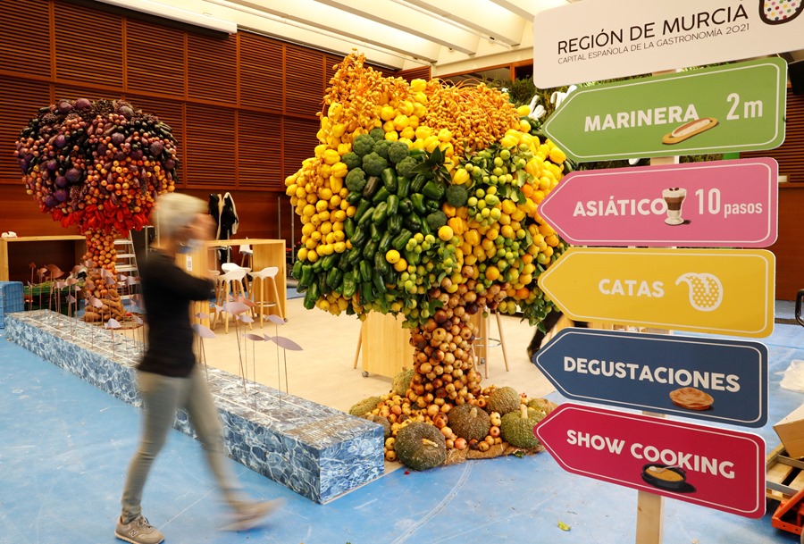 San Sebastian Gastronomika comienza iluminando el cielo de Donostia con