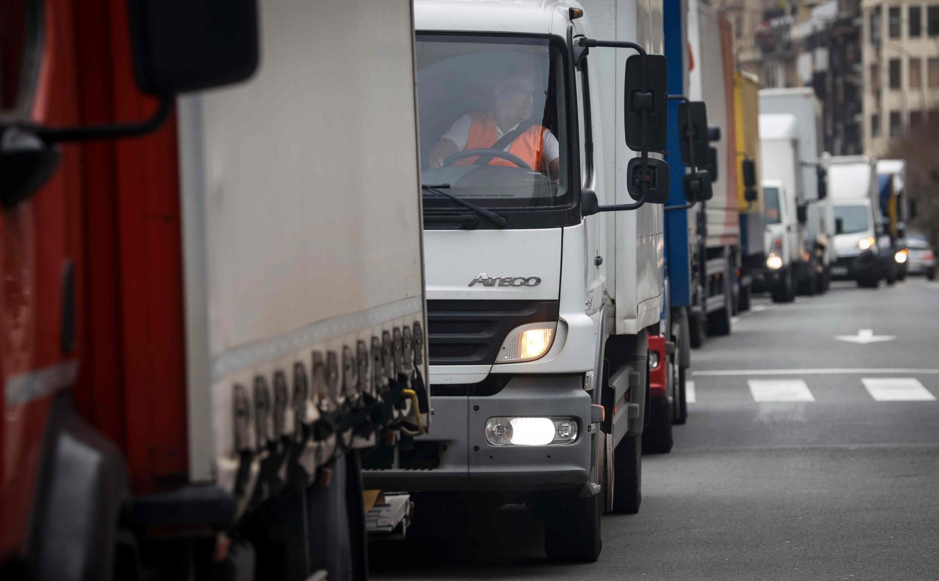 Controles intensificados a camiones españoles en la protesta agrícola de Narbona