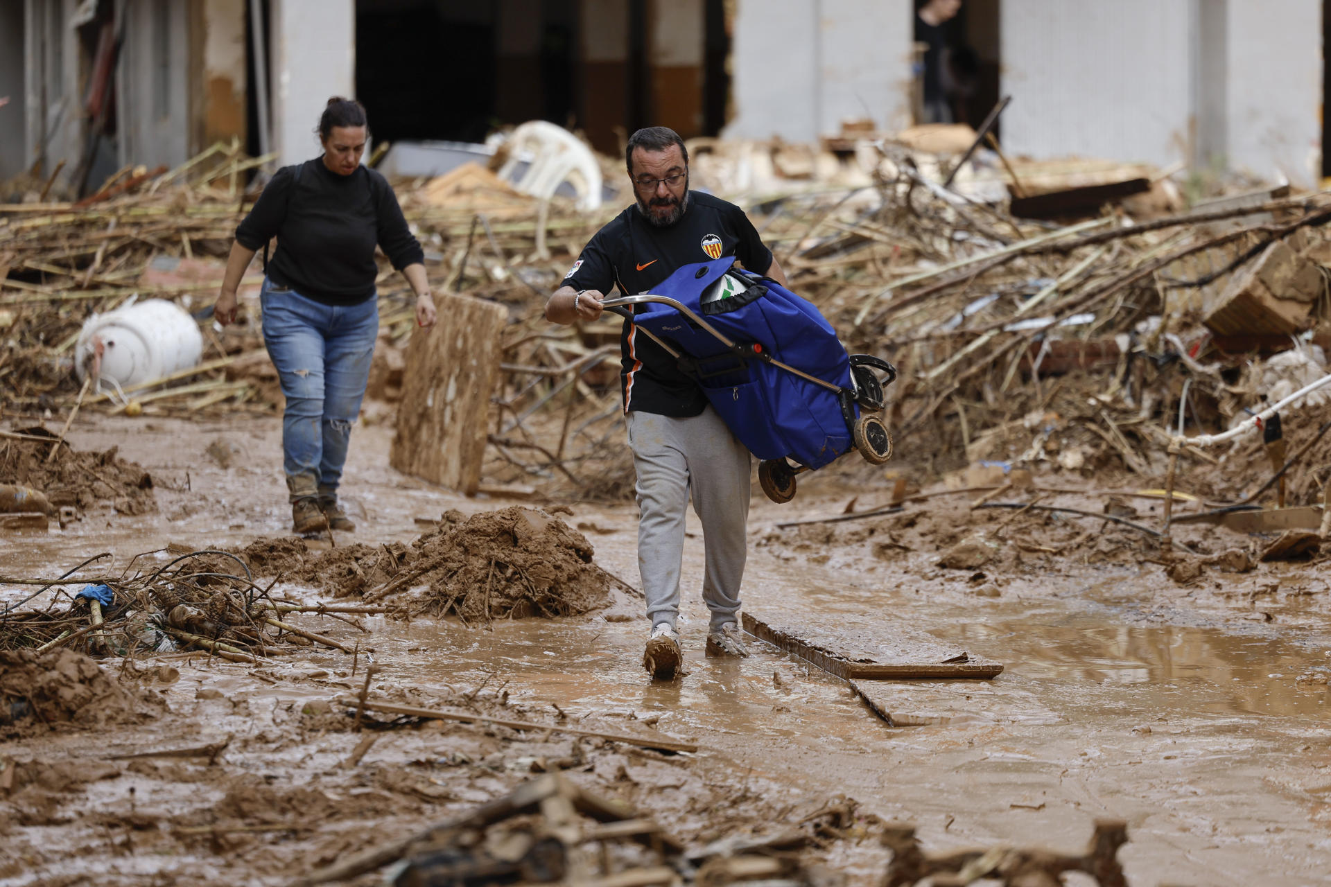 Los super valencianos promueven un consumo responsable y valoran el respeto en la zona cero