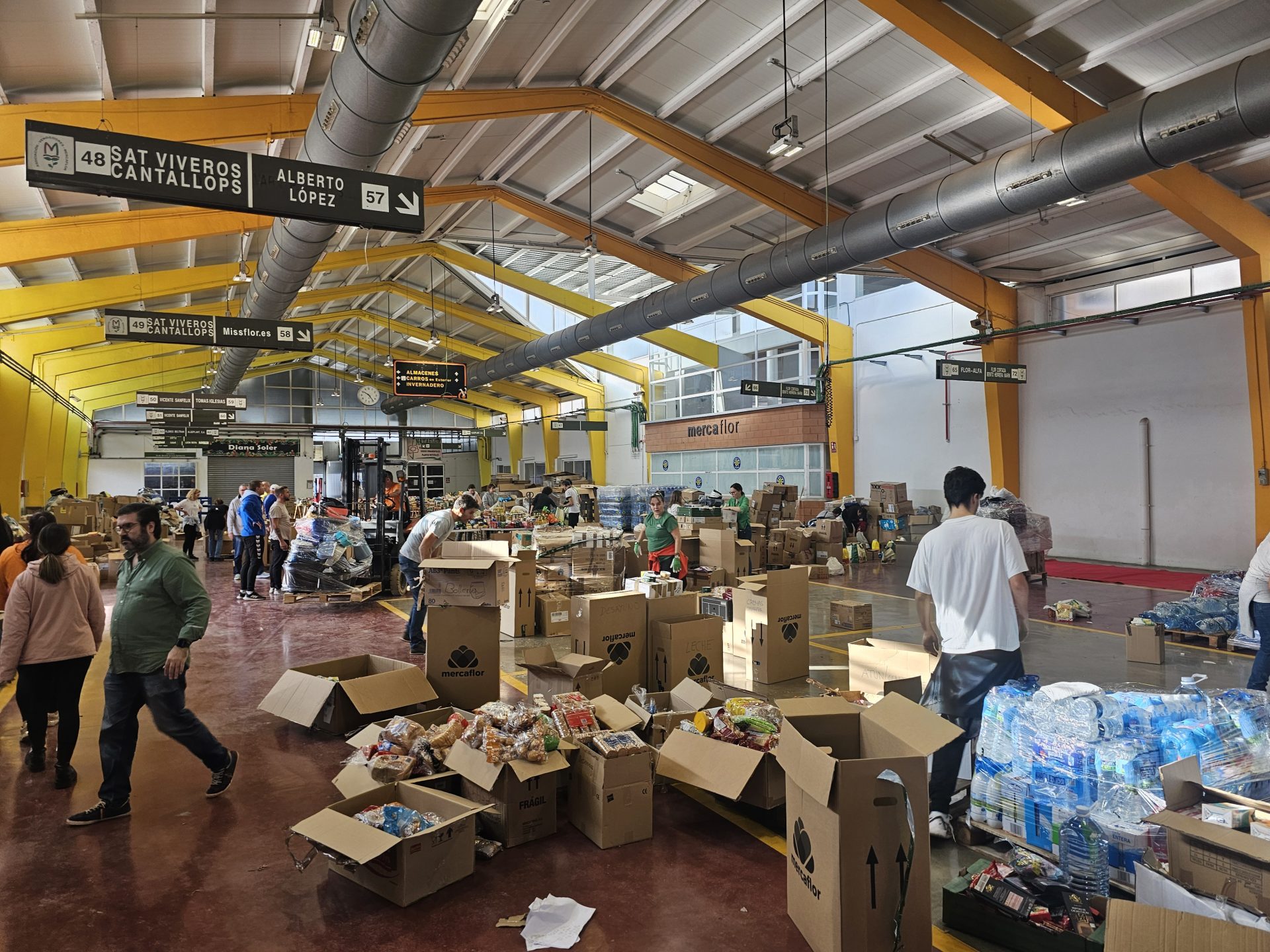 Mercavalència ayuda a los damnificados por la dana mientras mantiene su operación normal