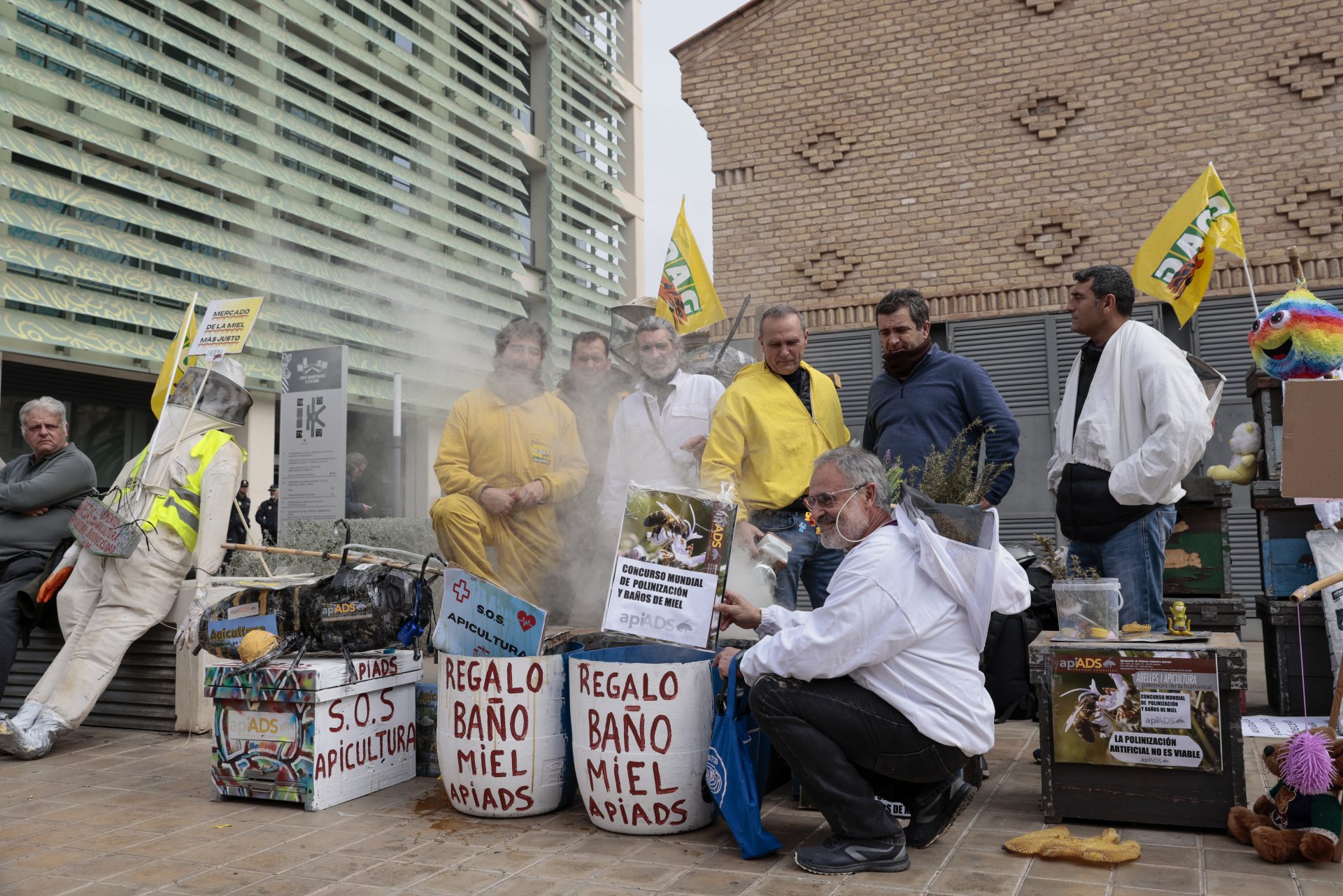 Los apicultores de Madrid se movilizan contra la miel adulterada en defensa del producto local