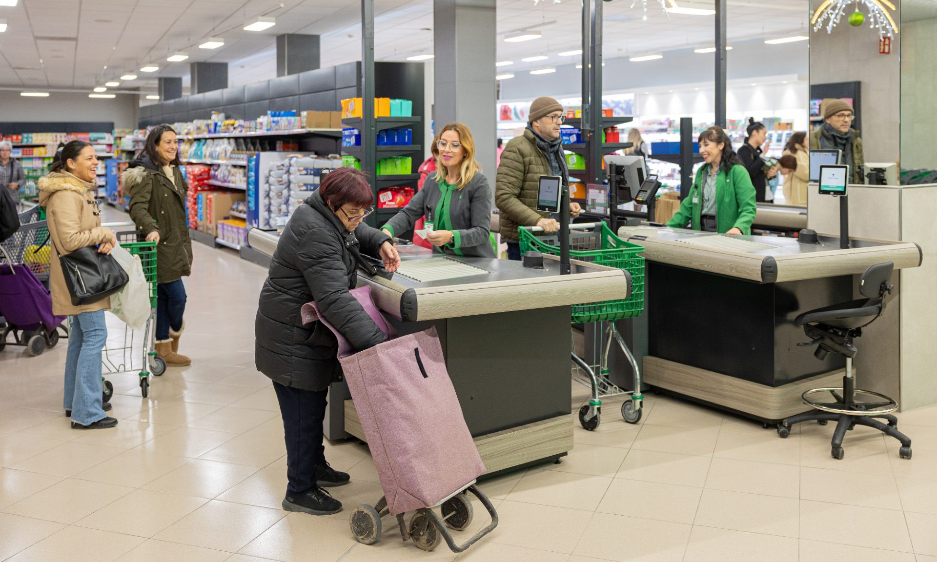 Mercadona reabastece sus supermercados tras la devastación de la dana