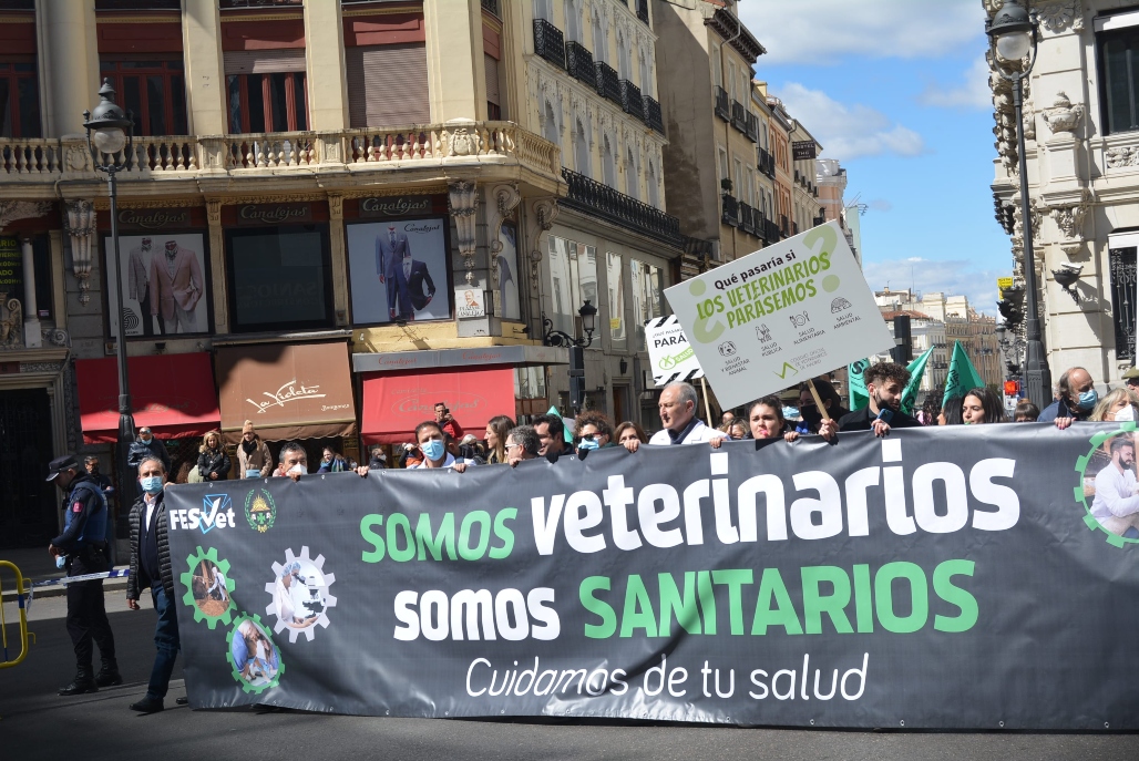 Veterinarios protestan por la regulación de medicamentos que afecta a su labor