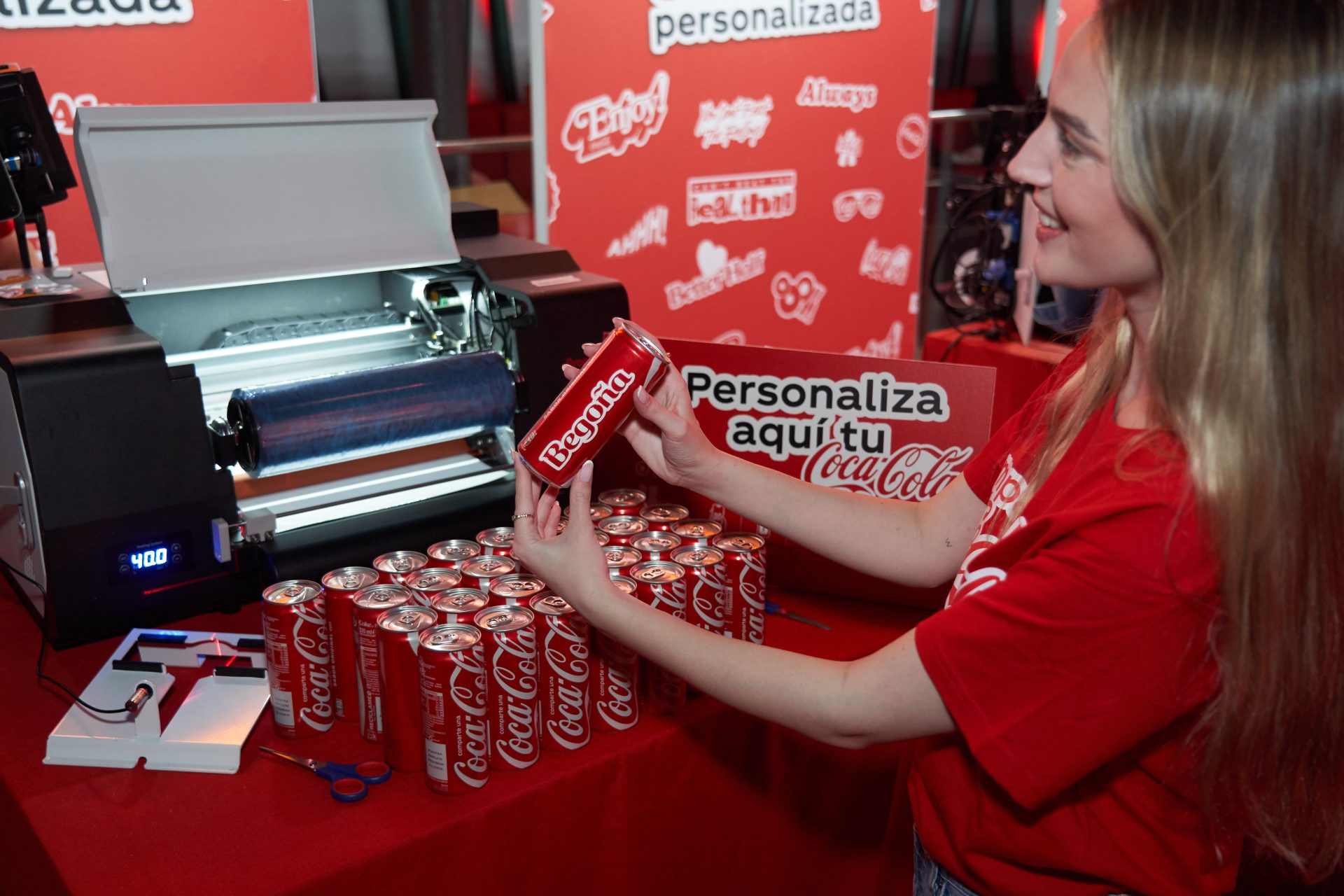 Coca-Cola lanza 530 millones de latas y botellas personalizadas en España para un verano inolvidable
