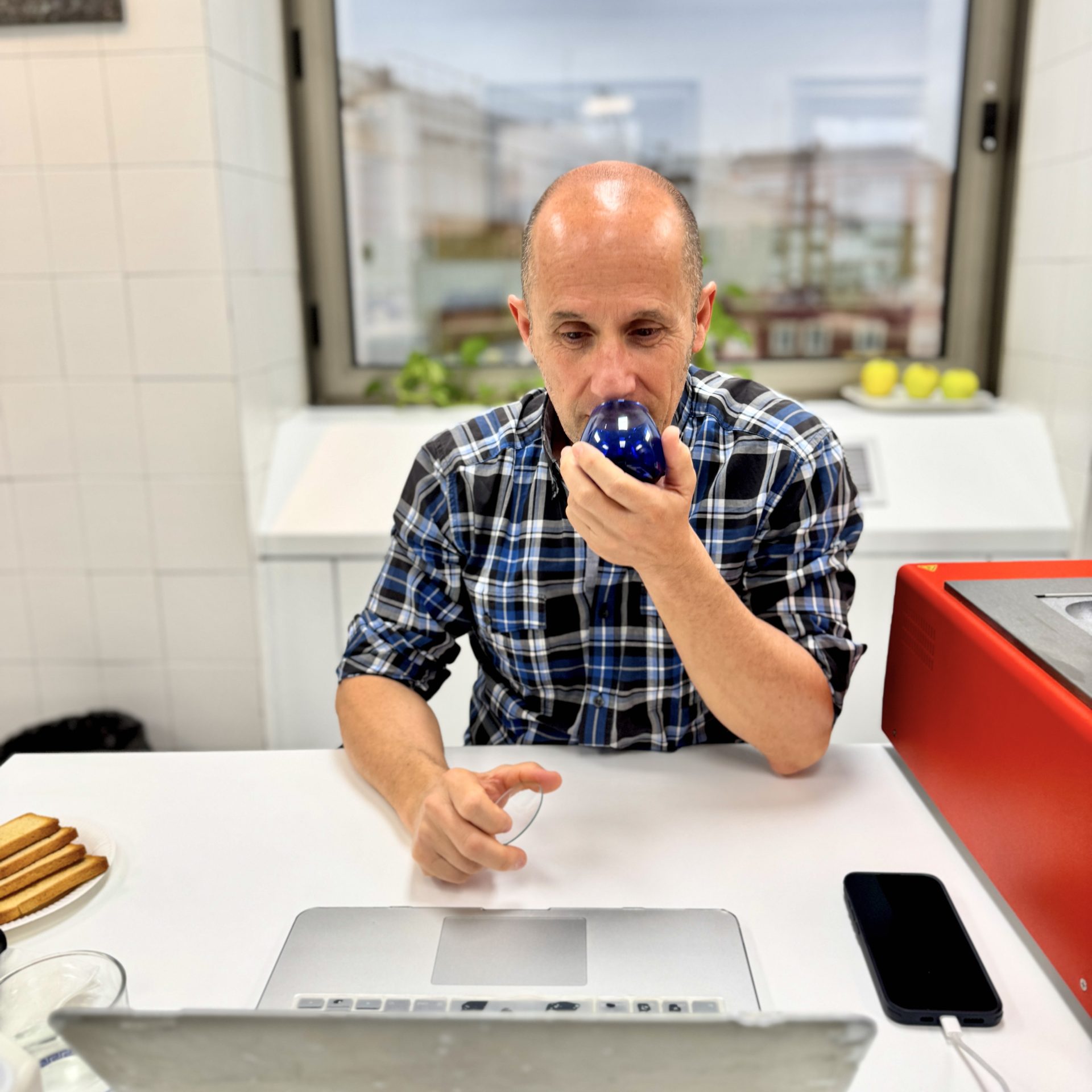 Cómo convertirte en catador de aceite de oliva sin ser un experto en aromas