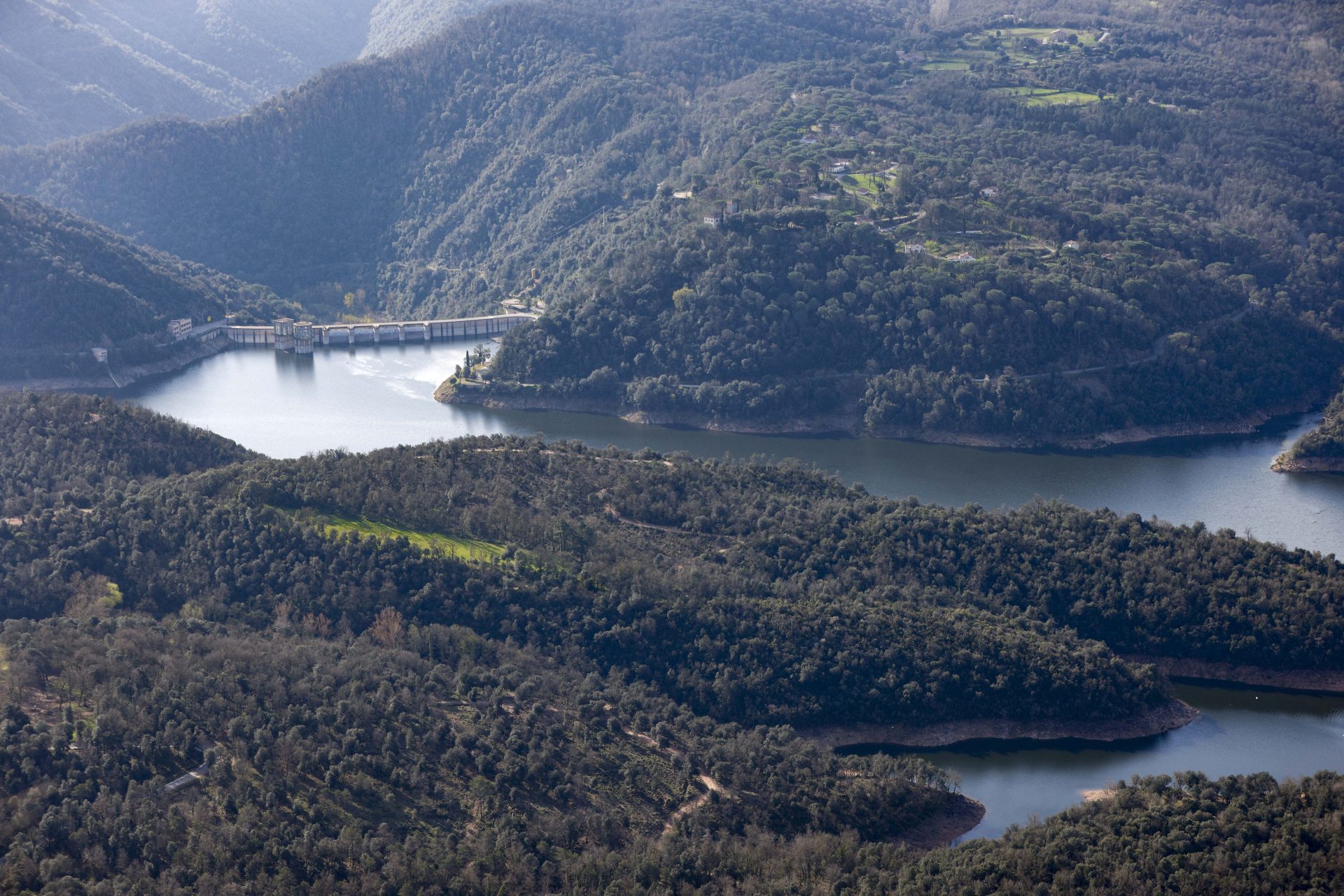 La reserva de agua alcanza un 73,8 %: descubre cómo esto impacta el suministro hídrico en el país