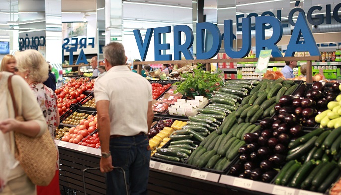 Los supermercados dominan el 58% del mercado de frescos en España y así están cambiando tus compras