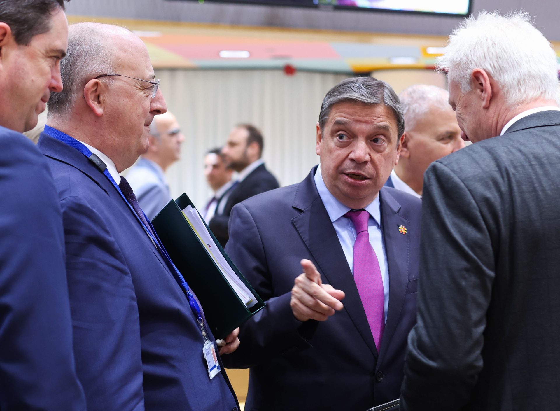 Negociaciones con EEUU sobre aranceles se extienden hasta julio con Planas al frente