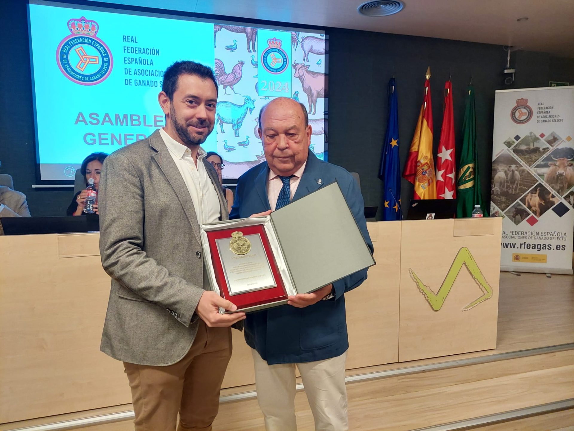 Efeagro recibe reconocimiento de la Federación de ganado selecto por su aportación informativa