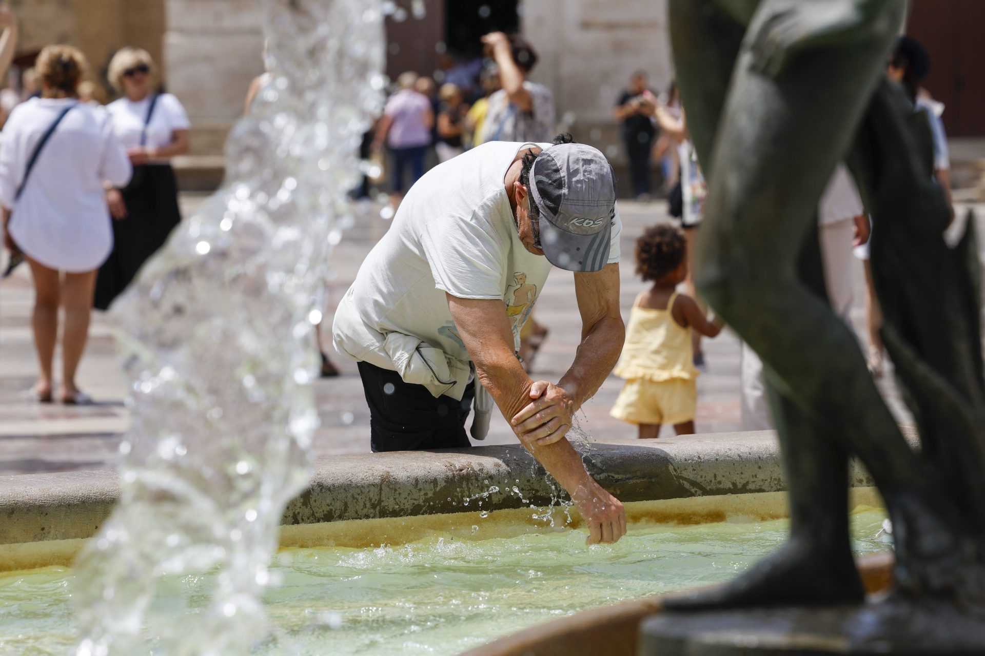 La hostelería se adapta al calor extremo con toldos y nuevas estrategias de ventilación