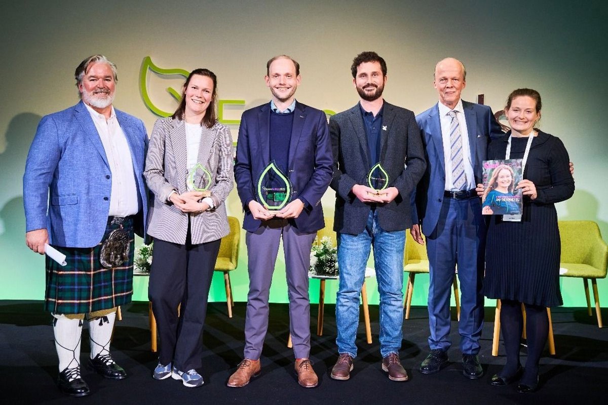 Premian a empresa de Almería por innovar con sírfidos como polinizadores en semillas