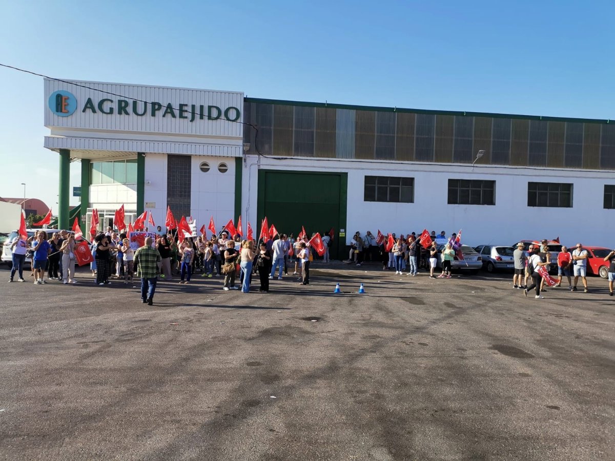 Trabajadores de Agrupaejido denuncian un cierre patronal tras ERTE que afecta a 150 empleados