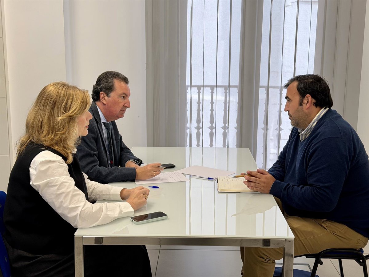 El PP se reúne con COAG para abordar la crisis de los viñedos en el Condado de Huelva