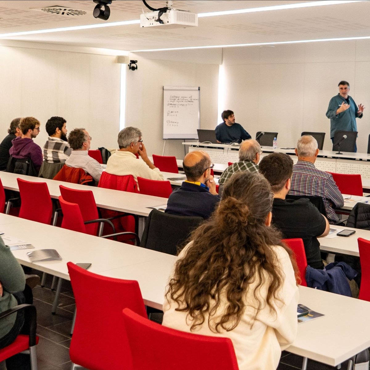 UP impulsa un sello para identificar la miel de Catalunya y apoyar al sector apícola