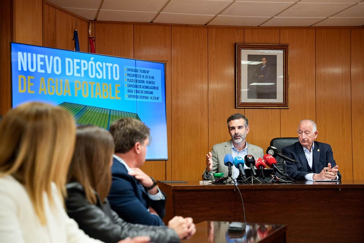 La Junta y el Ayuntamiento de Roquetas invertirán 17,6 millones en nuevo depósito de agua potable La Junta y el Ayuntamiento de Roquetas invertirán 17,6 millones en nuevo depósito de agua potable