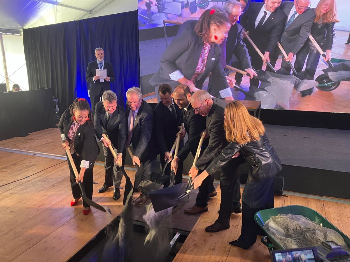 Agro.- Hereu y Dalmau colocan la primera piedra de la nueva planta de Elian en Barcelona