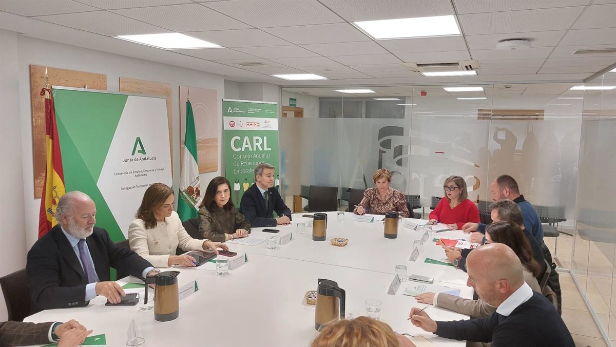 La Junta urge a sindicatos y patronal a avanzar en la negociación del convenio del manipulado en Almería