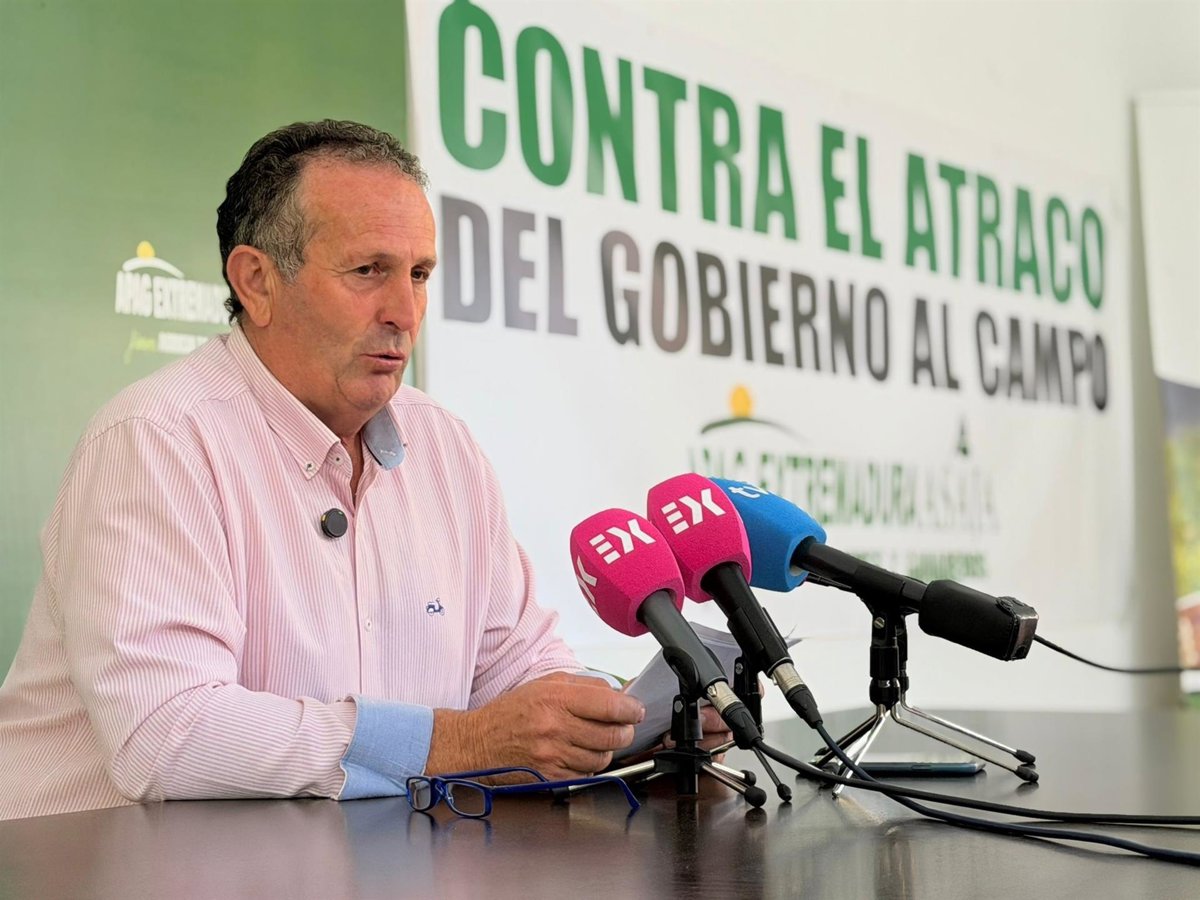 APAG Extremadura se manifiesta en acampada frente al Ministerio de Agricultura contra el "atraco" agrario