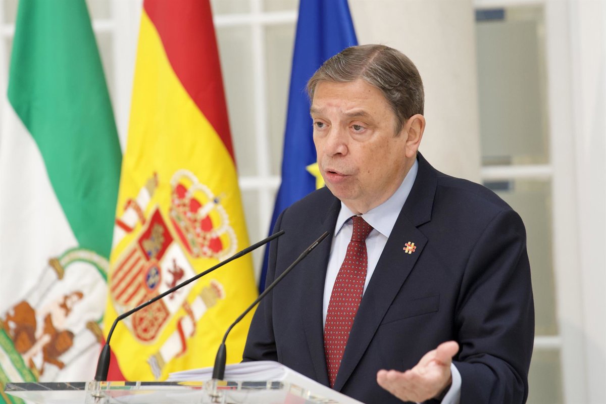 Planas advierte al nuevo Gobierno extremeño que normas europeas agrarias son innegociables