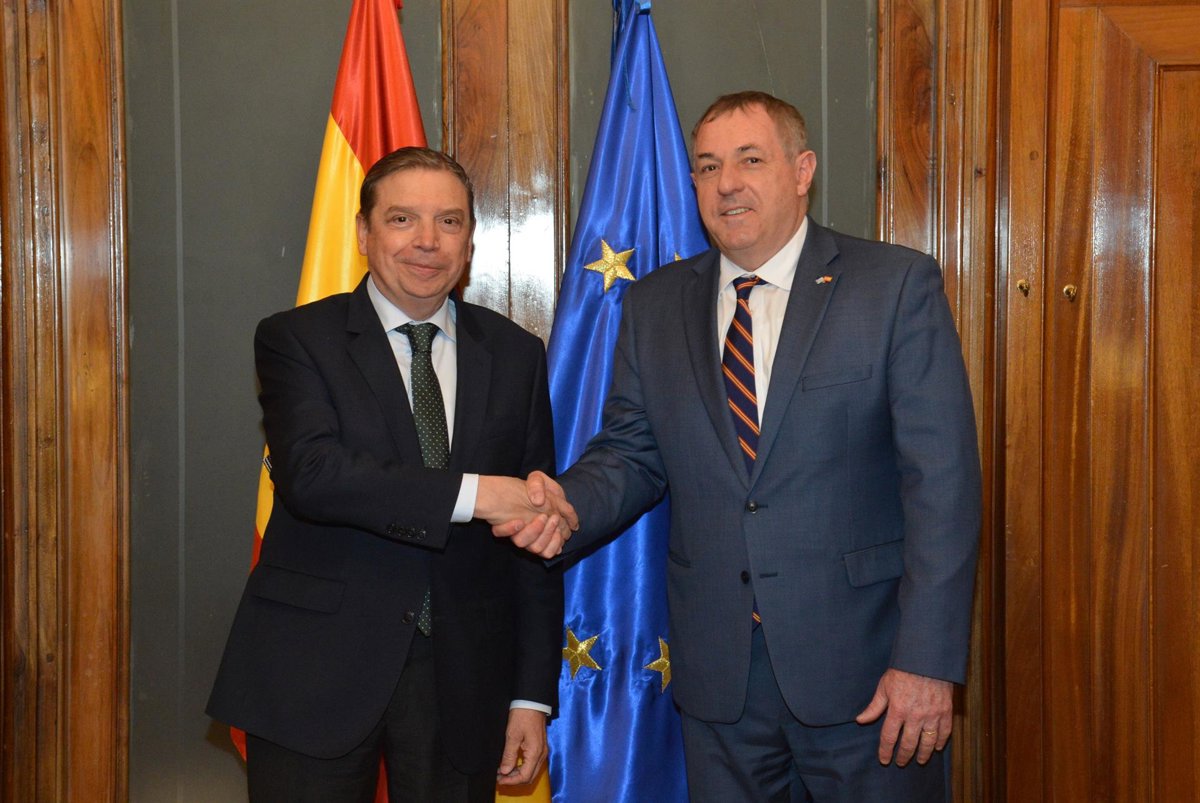 Planas se reúne con el embajador de Uruguay para abordar cooperación agroalimentaria y pesquera