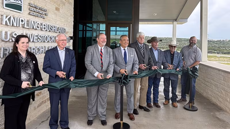 El USDA refuerza la defensa contra el gusano barrenador con un laboratorio de investigación en Texas