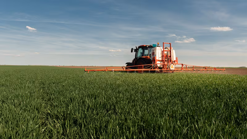 Prohibir el glifosato dispara el coste para los agricultores: cambiar de herbicida sale más caro de lo esperado